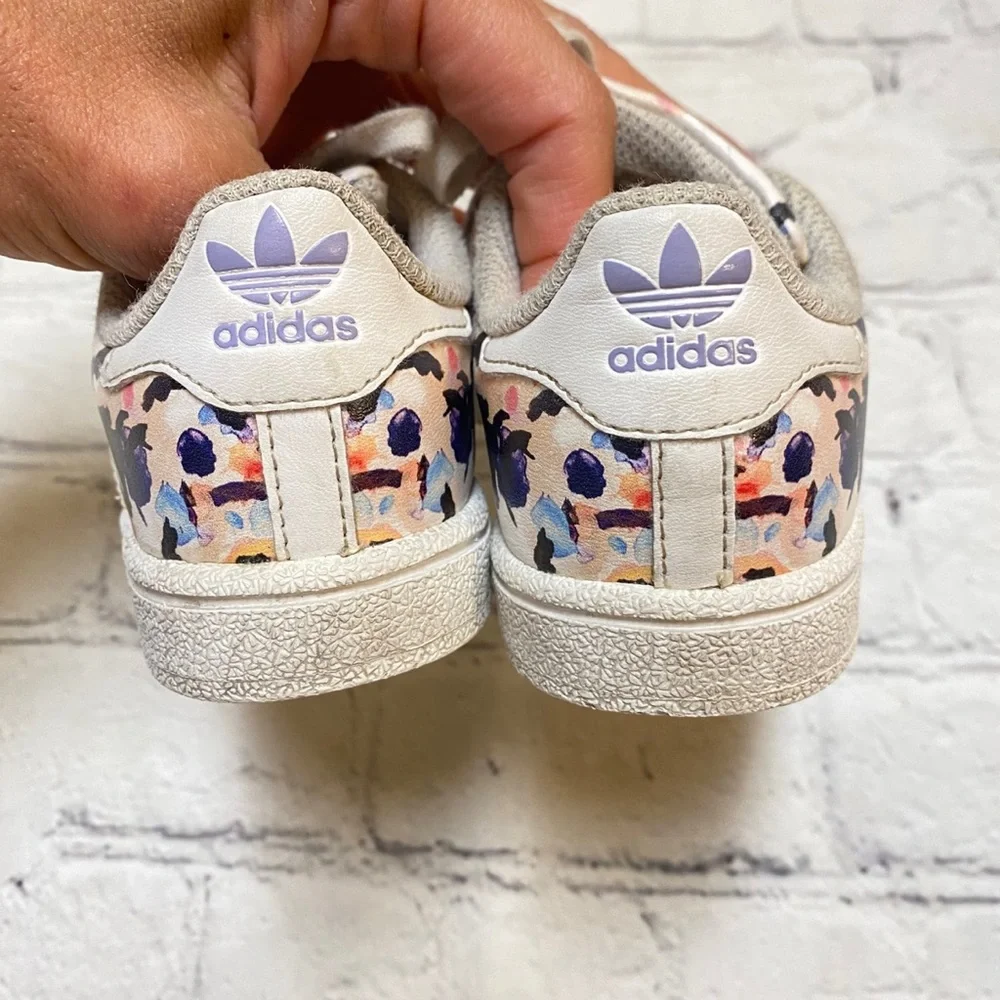 Adidas Sneakers